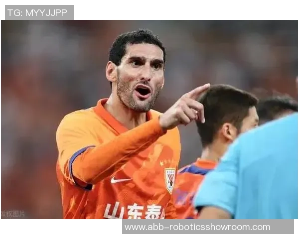 拜仁与佛罗伦萨比赛中的争议判罚引发广泛讨论与热议